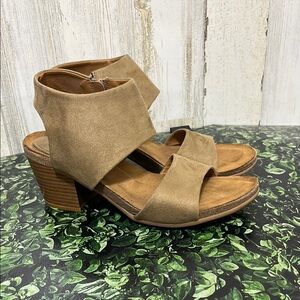 Sofft Tan Heels with Chunky Stacked Heel